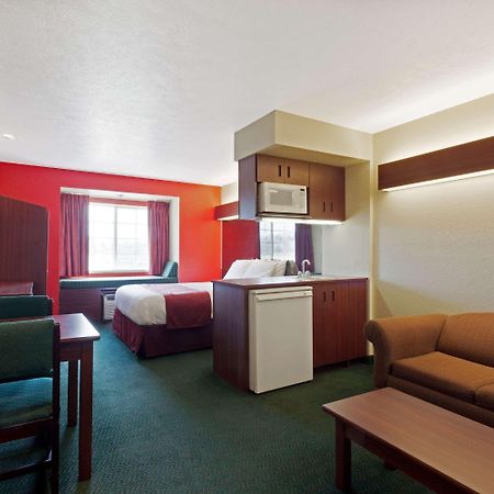 Microtel Inn & Suites By Wyndham Brandon Εξωτερικό φωτογραφία