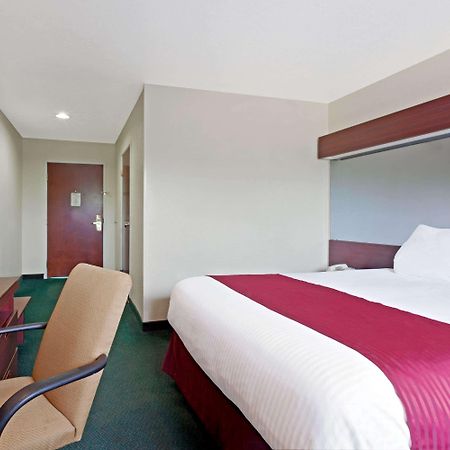 Microtel Inn & Suites By Wyndham Brandon Εξωτερικό φωτογραφία