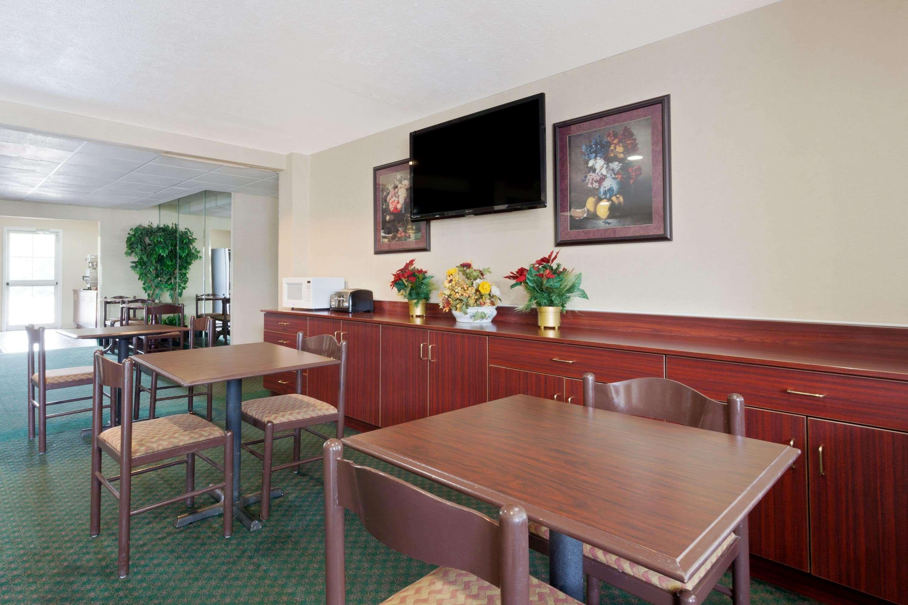 Microtel Inn & Suites By Wyndham Brandon Εξωτερικό φωτογραφία