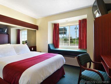 Microtel Inn & Suites By Wyndham Brandon Δωμάτιο φωτογραφία